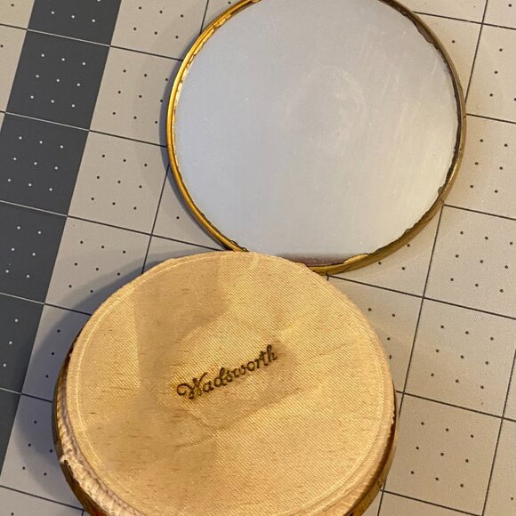 Antique compact, Wadsworth powder - Picture 2 of 5
